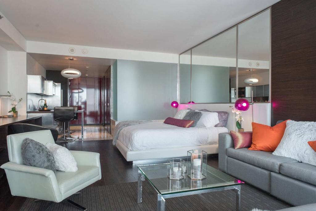 Luxury Suites at Palms Place Main image 1